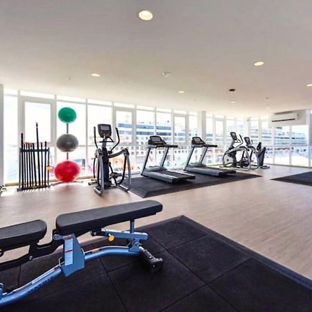 Stylish Luxury Condo, Central Location, Ocean View, Pool, Gym Oranjestad Dış mekan fotoğraf