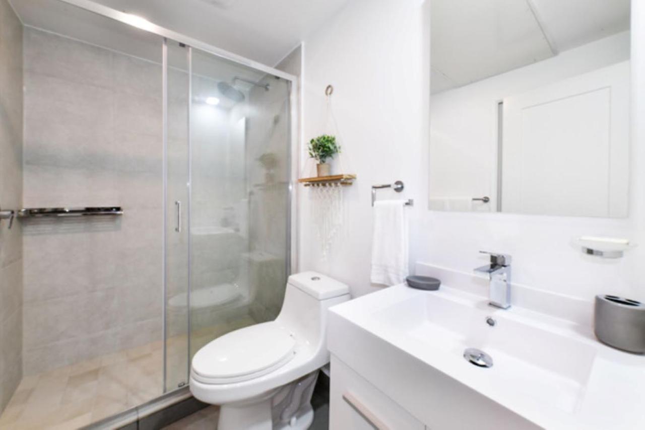 Stylish Luxury Condo, Central Location, Ocean View, Pool, Gym Oranjestad Dış mekan fotoğraf