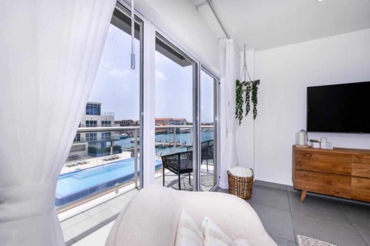 Stylish Luxury Condo, Central Location, Ocean View, Pool, Gym Oranjestad Dış mekan fotoğraf