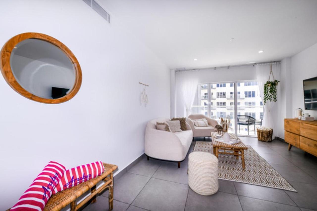 Stylish Luxury Condo, Central Location, Ocean View, Pool, Gym Oranjestad Dış mekan fotoğraf
