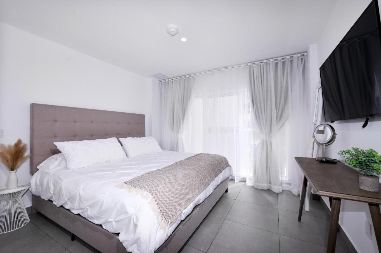 Stylish Luxury Condo, Central Location, Ocean View, Pool, Gym Oranjestad Dış mekan fotoğraf