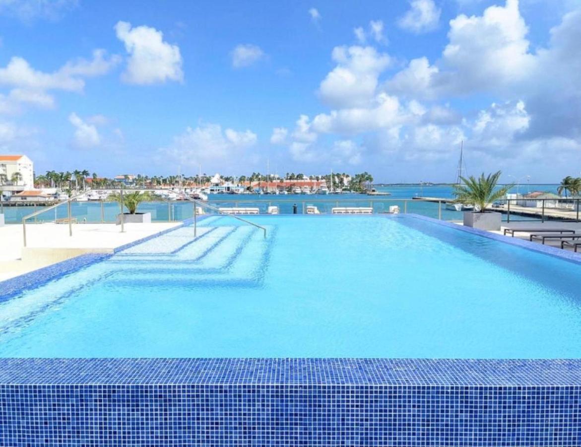 Stylish Luxury Condo, Central Location, Ocean View, Pool, Gym Oranjestad Dış mekan fotoğraf