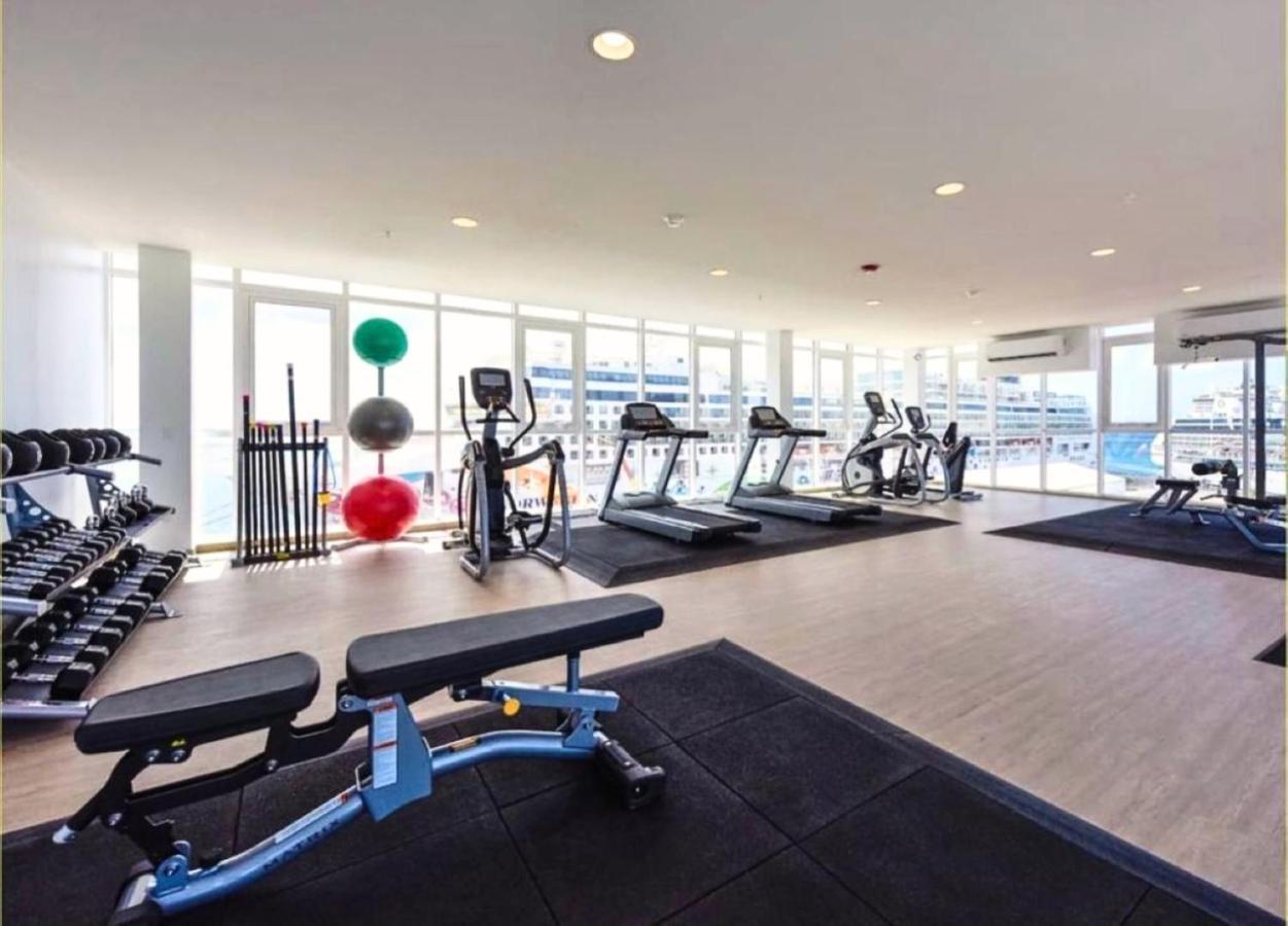 Stylish Luxury Condo, Central Location, Ocean View, Pool, Gym Oranjestad Dış mekan fotoğraf